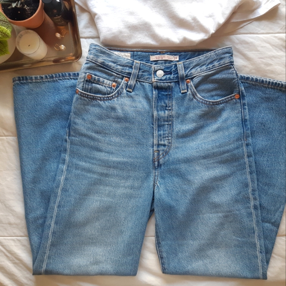 Levi's Ribcage Straight Ankle Jeans